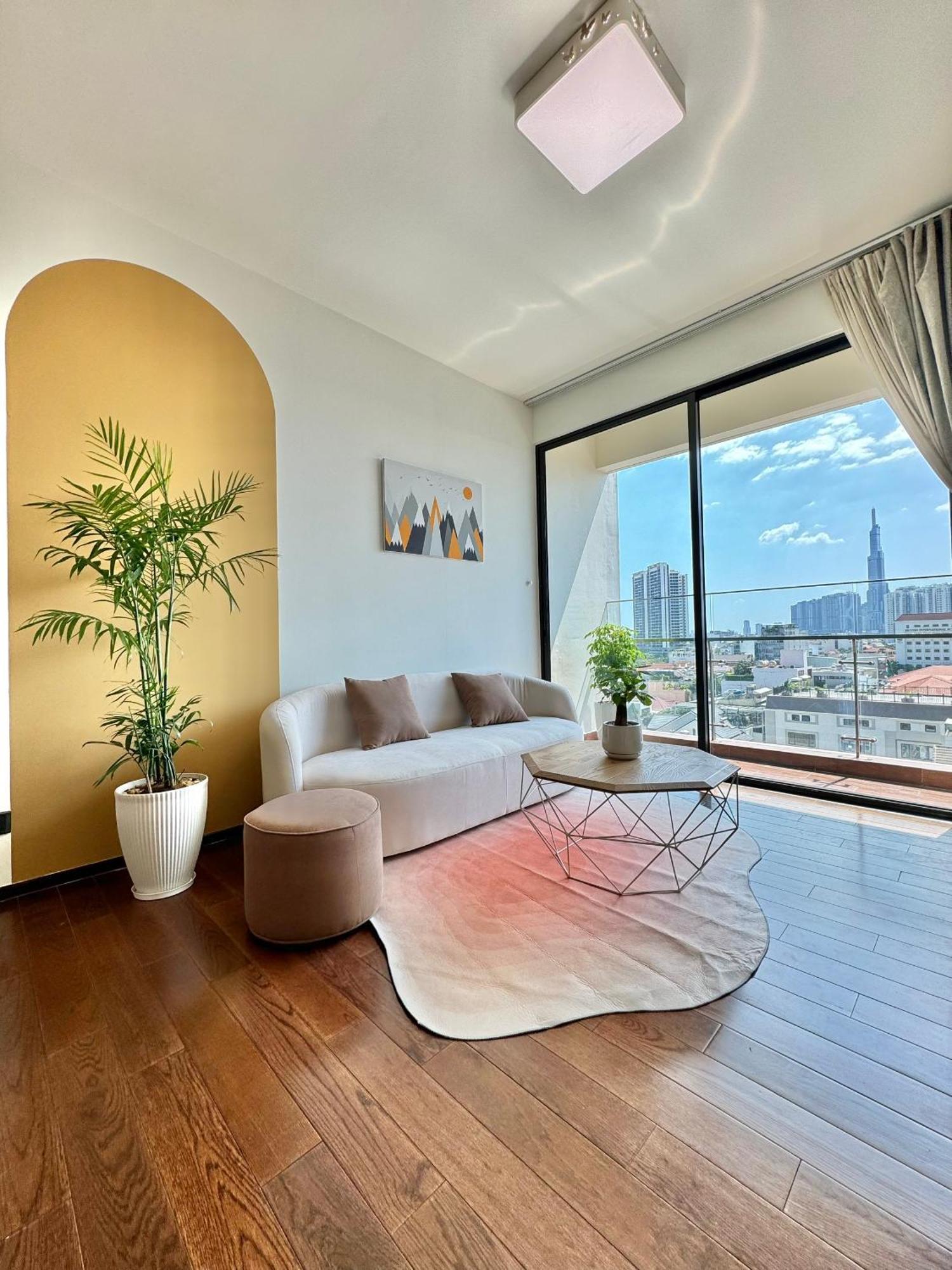 Homie's Dedge Thao Dien Luxury Apartment *